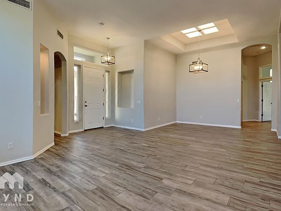 3rd image of 1421 W Maplewood St