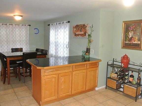 5th image of 68 Belair St