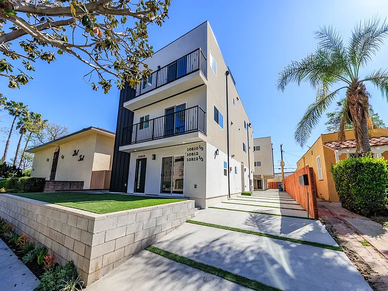 Luxury 3 & 4 Bed Townhomes | Walk to NoHo Arts District + Toluca Lake — Photo 25