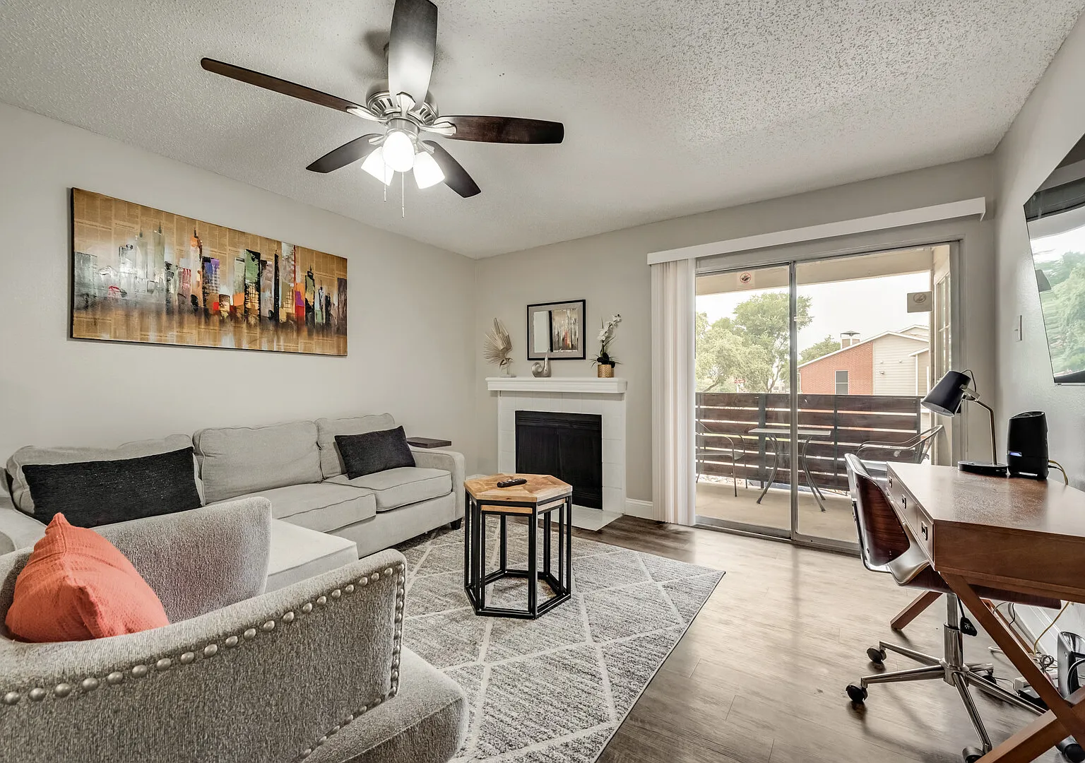 I20 World Cup Stay - 18 min to AT&T - Sleeps 4 - Public Transit — Photo 2