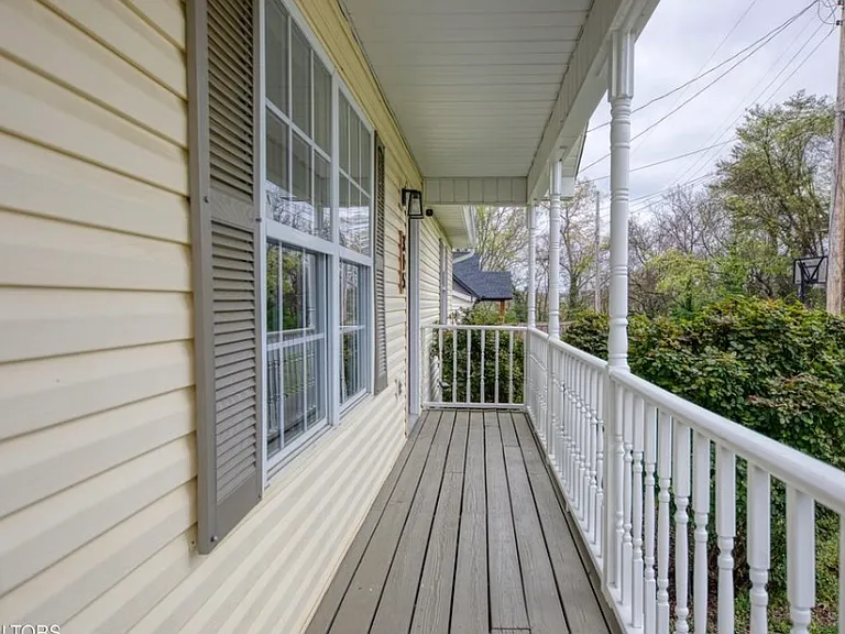 Landau Dr — Photo 2