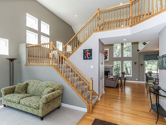 2nd image of 1058 N Palos Ave