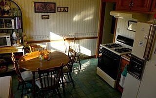 4th image of 710 N Elmwood Ave