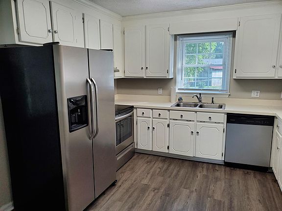 3rd image of 303 Brantwood Dr