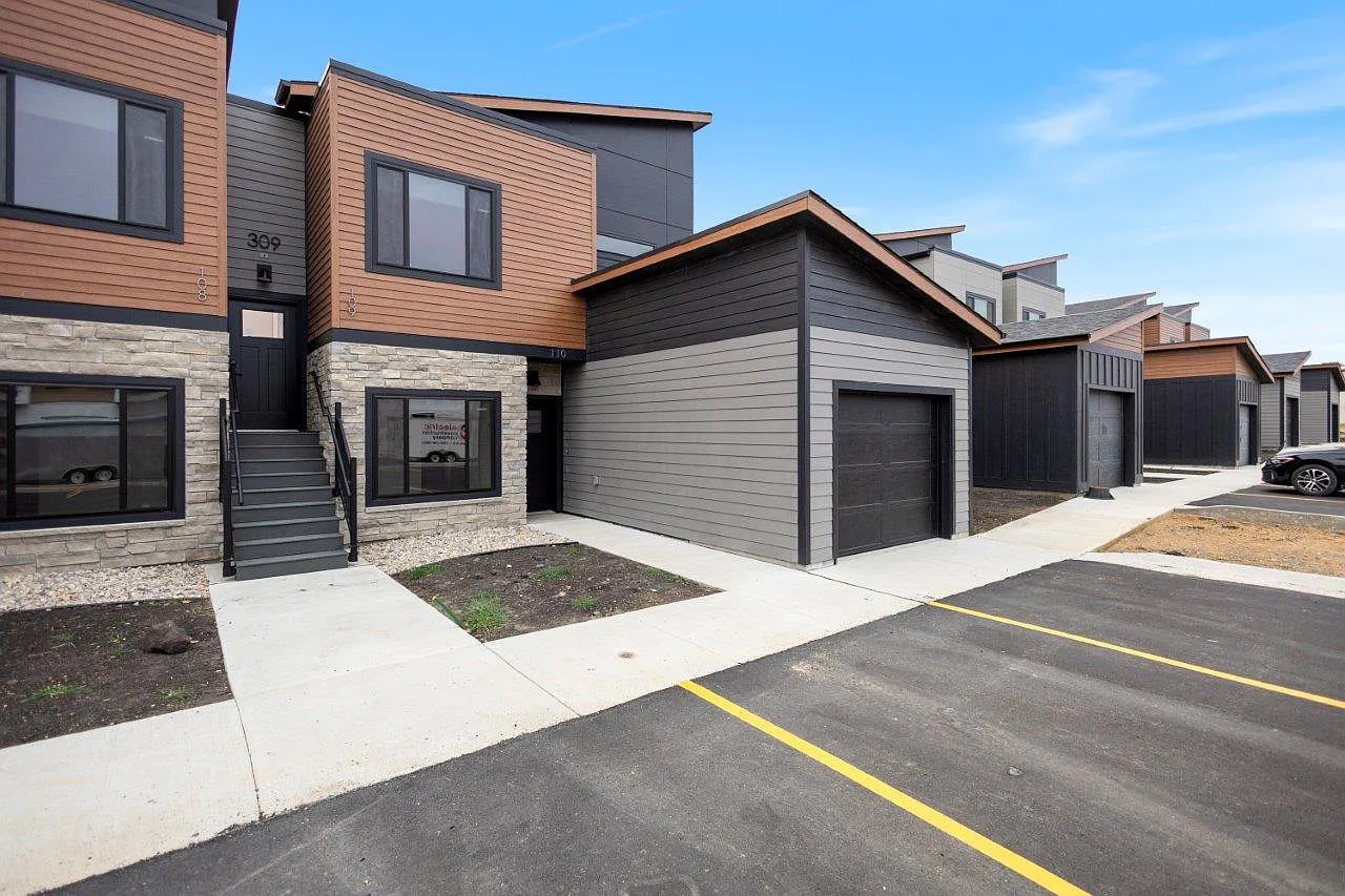 Trails Head Townhomes — Photo 2