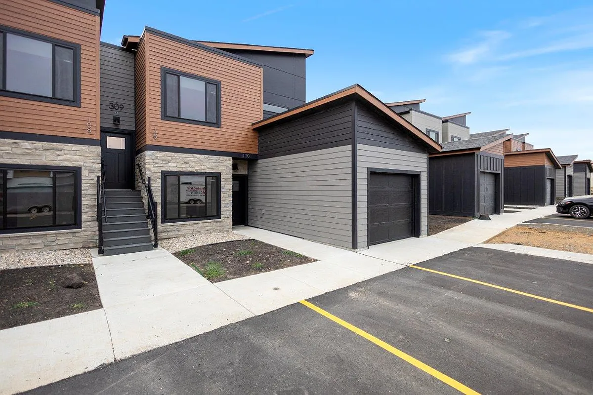 Building Photo - Trails Head Townhomes
