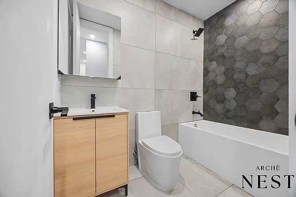 Bathroom, photo 1