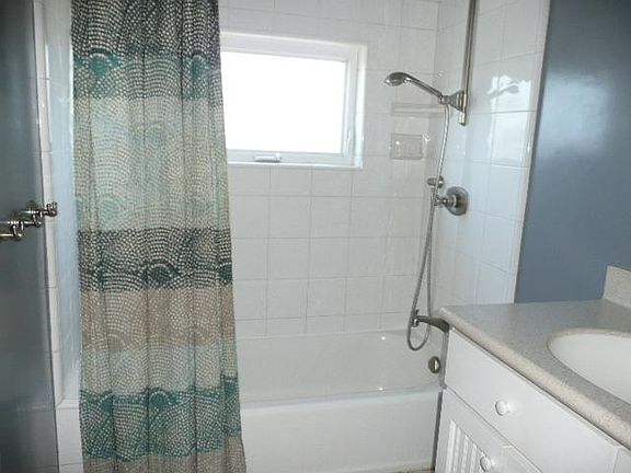 3rd image of 921 E Grant Pl