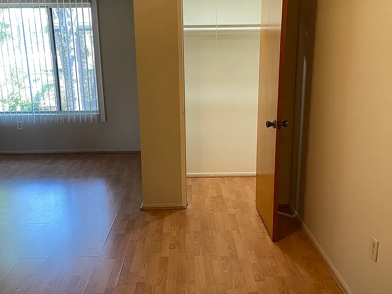 3146 Rowena Ave #6 — Photo 10