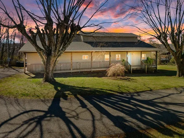 6559 Cora Ln, Radford, VA 24141