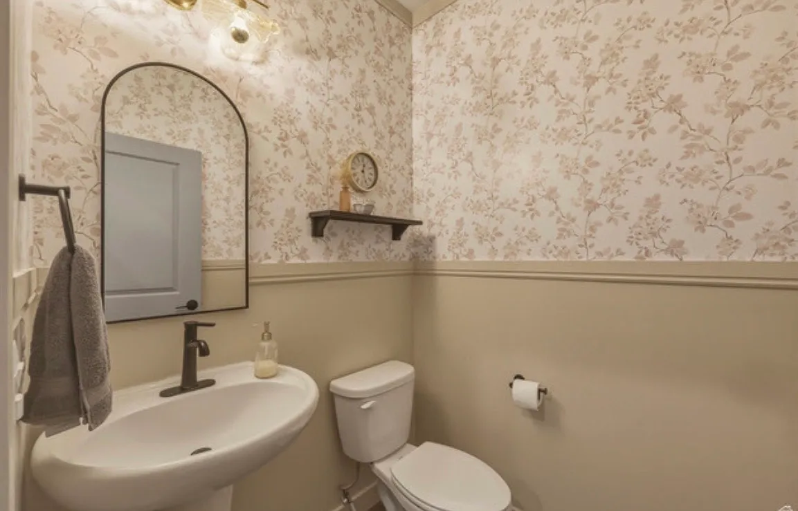 3 bed, 2.5 bath, 2800 sqft, $2,700 — Photo 4