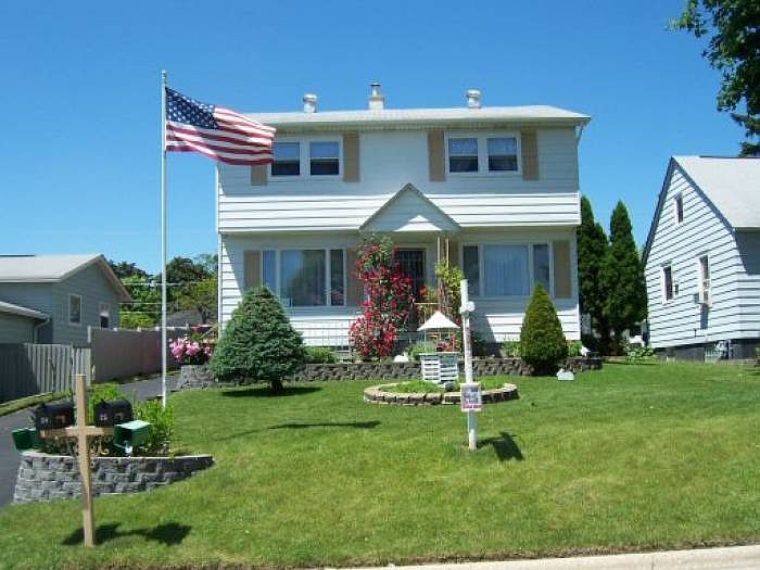 Well Maintained 2-Story