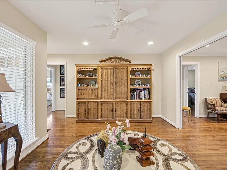 11230 Huggins Dr — Photo 16