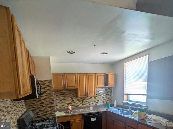 4th image of 1600 N Pulaski St