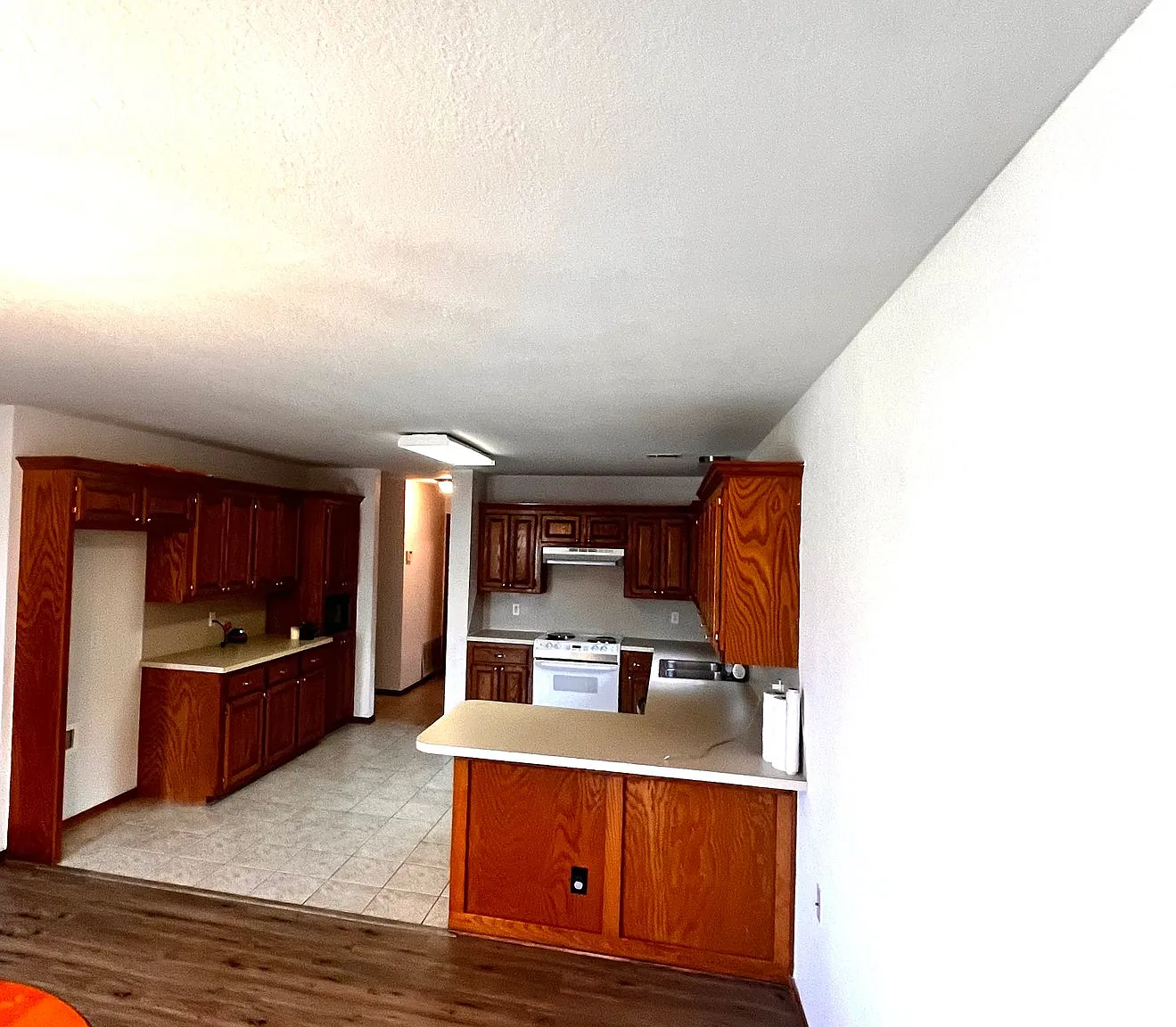 Beautifully updated home, new flooring and dishwasher. Close to all amenities turnpike and 152nd — Photo 4