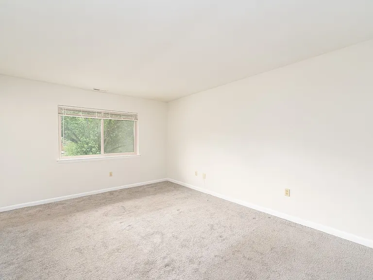 Brooke Court Apartments — Photo 12
