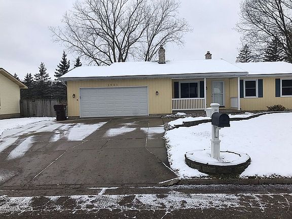 2nd image of 1621 Stonehaven Dr