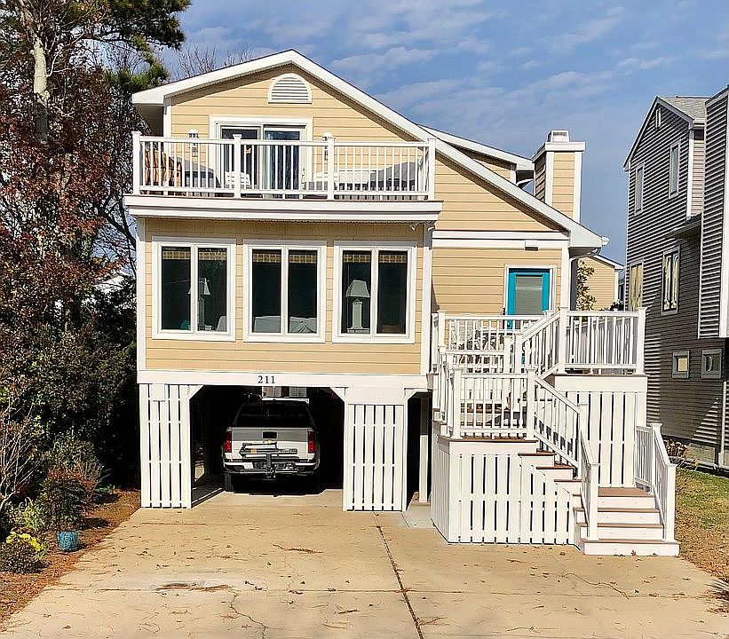 1st image of 211 Parkwood St
