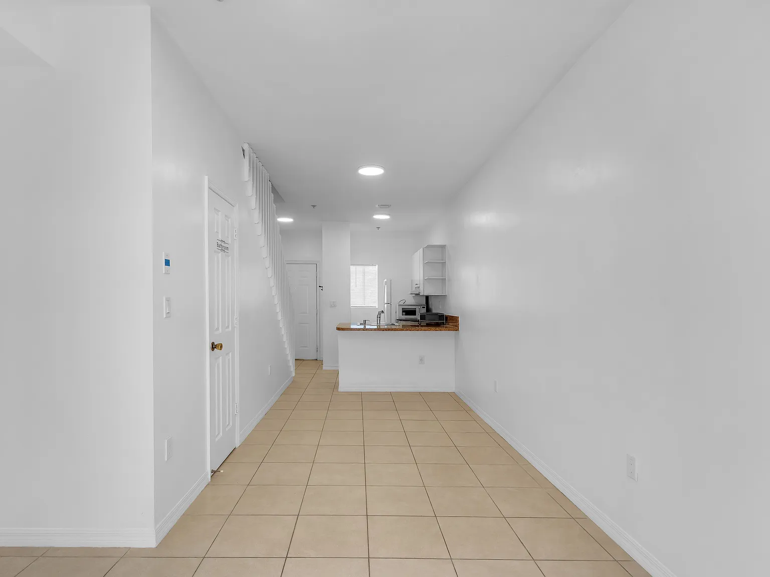 1 bed, 1.5 bath, 627 sqft, $1,800 — Photo 3