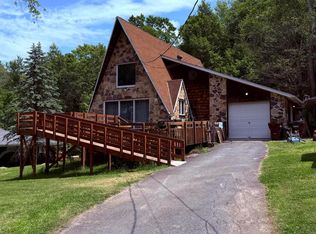 119 River Dr E, Greentown, PA 18426