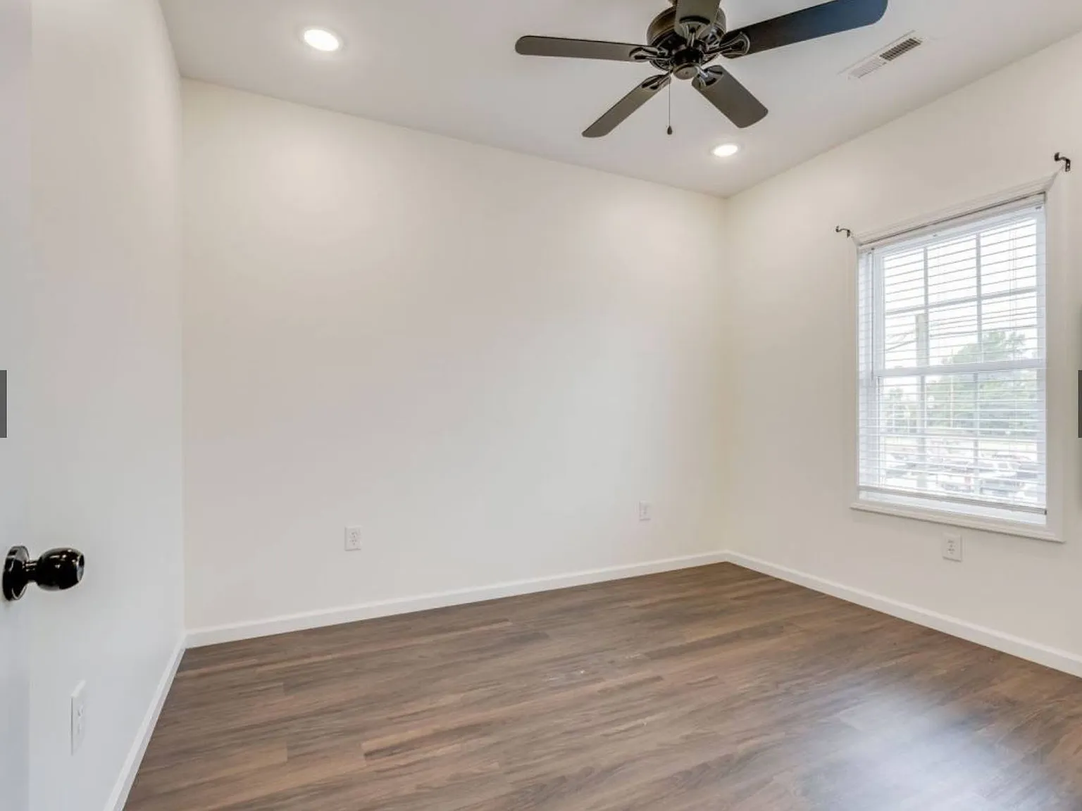 Downstairs Unit Off Market St. 5 min from ETSU & Medical Centers — Photo 4