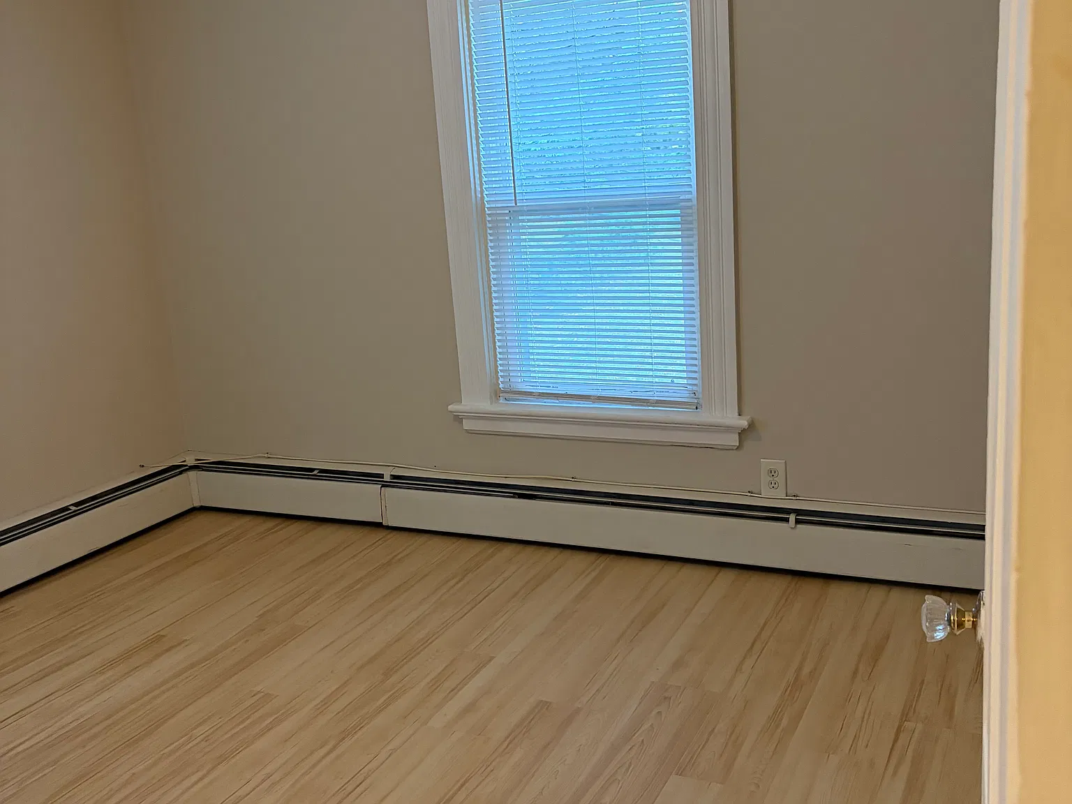 1 bed, 850 sqft, $1,100 — Photo 4