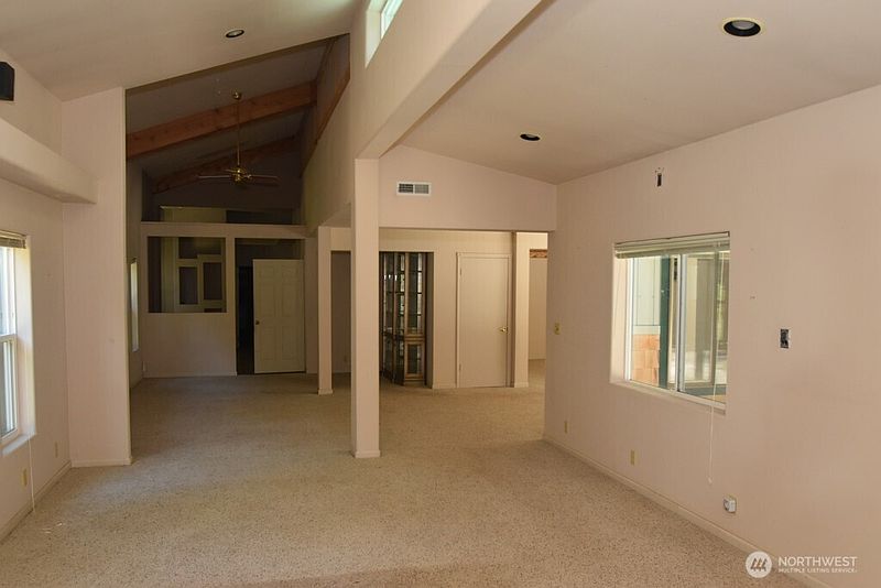 4th image of 2954 SE Camano Drive