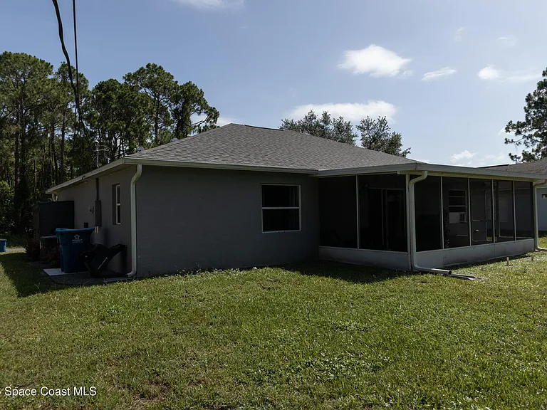 1572 Holbrook Rd NW — Photo 5