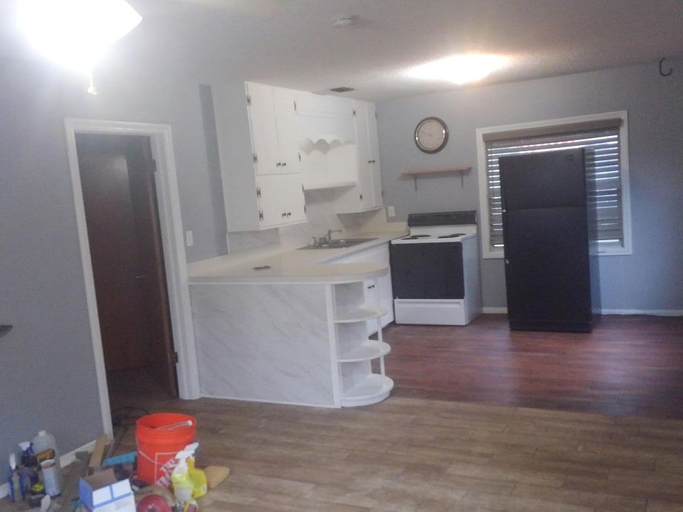 2nd image of 303 Spring St #B