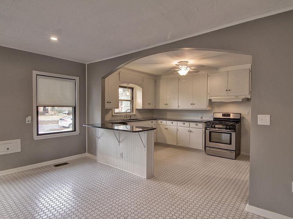 Stainless steel gas range, dishwater, and frig with ice/wate