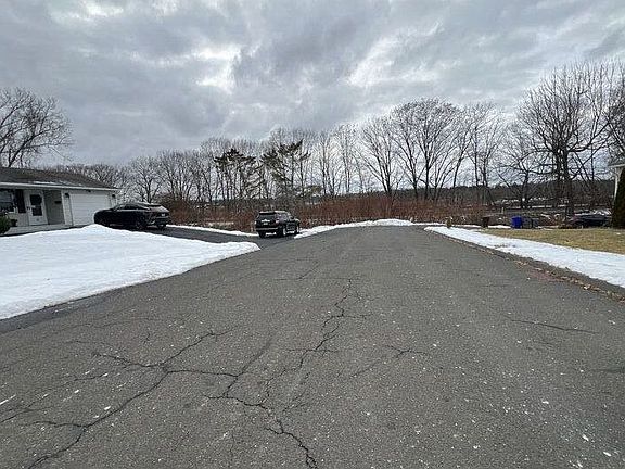 5th image of 40 Mathewson Ave