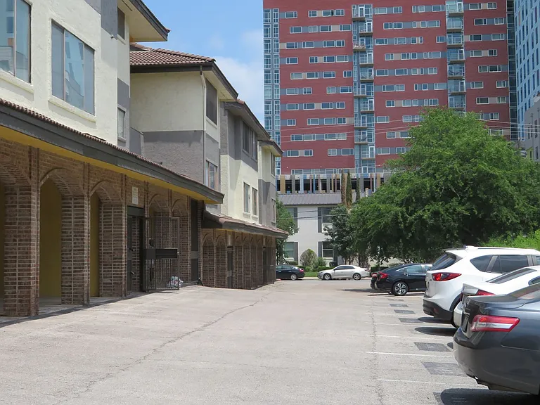 806 W 24th St — Photo 35