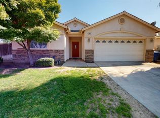 966 Saunders Ave, Madera, CA 93637