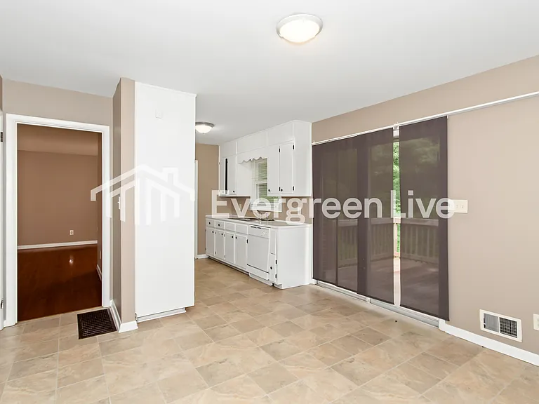 421 Westwood Ave — Photo 12