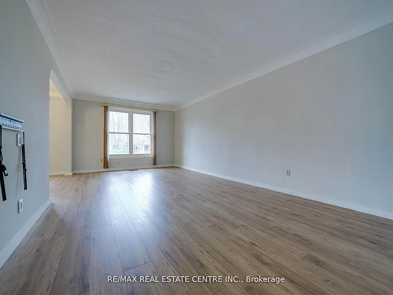 23 Taymall St — Photo 4