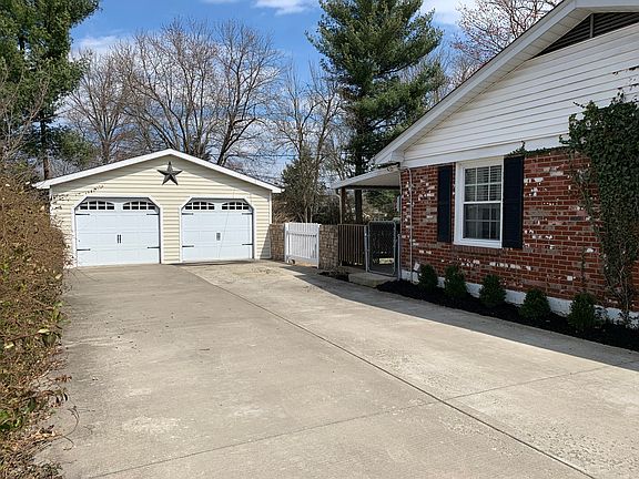 2nd image of 605 Burbank Ct