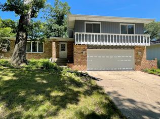 2028 Sandalwood Dr NE, Cedar Rapids, IA 52402