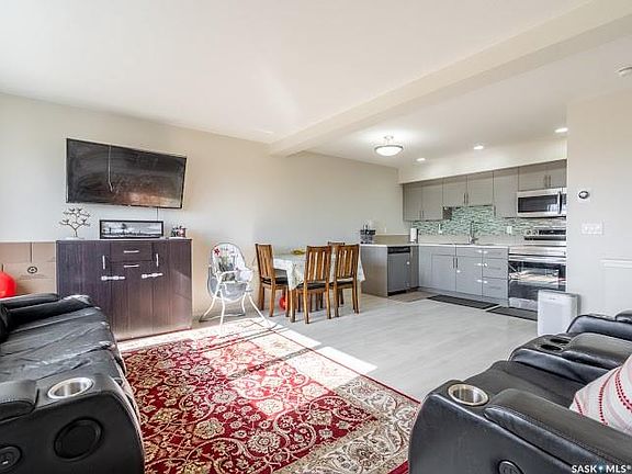 4th image of UNIT 9-5752 Gordon ROAD