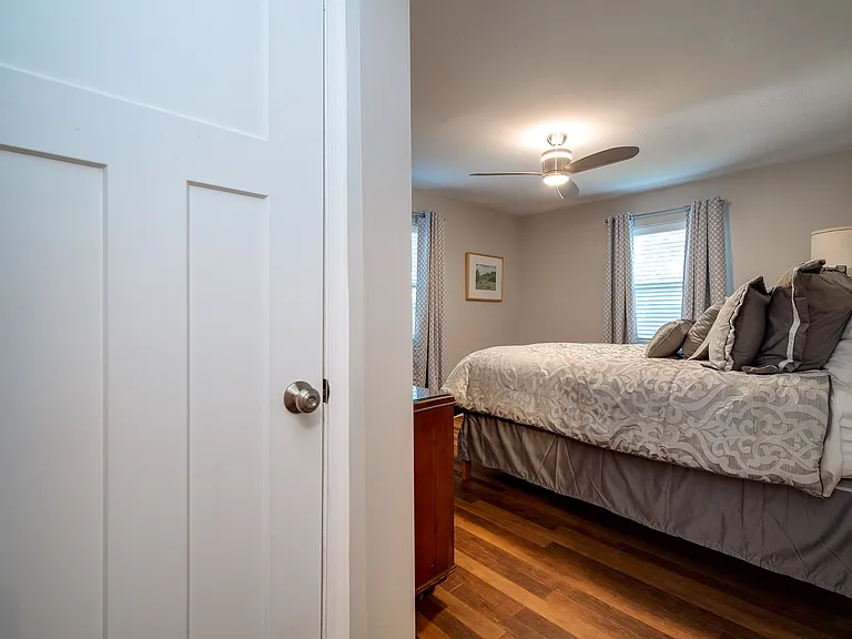 1126 Irving Ave #4 — Photo 12