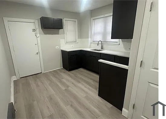 175 W Logan St — Photo 1
