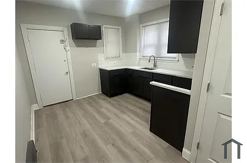 175 W Logan St Photo 1