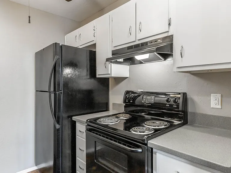 900 Mountain Creek Rd #J131 — Photo 8