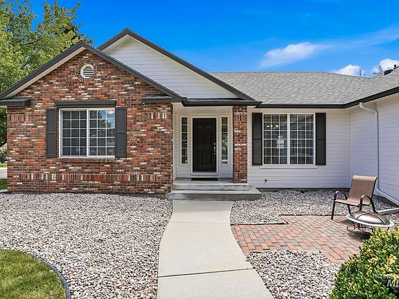 3rd image of 2247 E Gleneagle Dr
