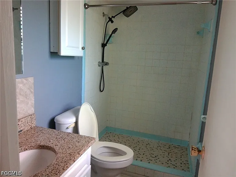 893 Iris Dr — Photo 8