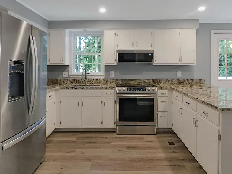 4225 Robinson Rd — Photo 4