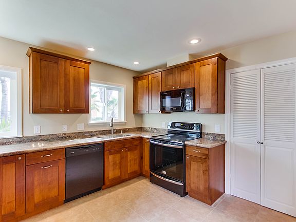 5th image of 952 Catalina Blvd
