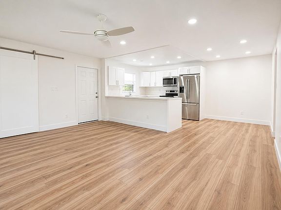 3rd image of 5424 Lakefront Boulevard #D