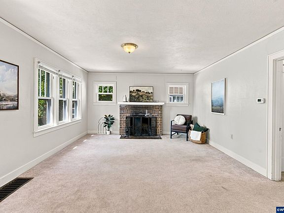 5th image of 1070 Church St NE
