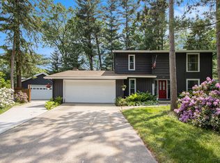 442 Pinewood Cir, Portage, MI 49002