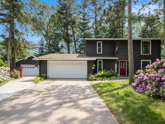 442 Pinewood Cir, Portage, MI 49002
